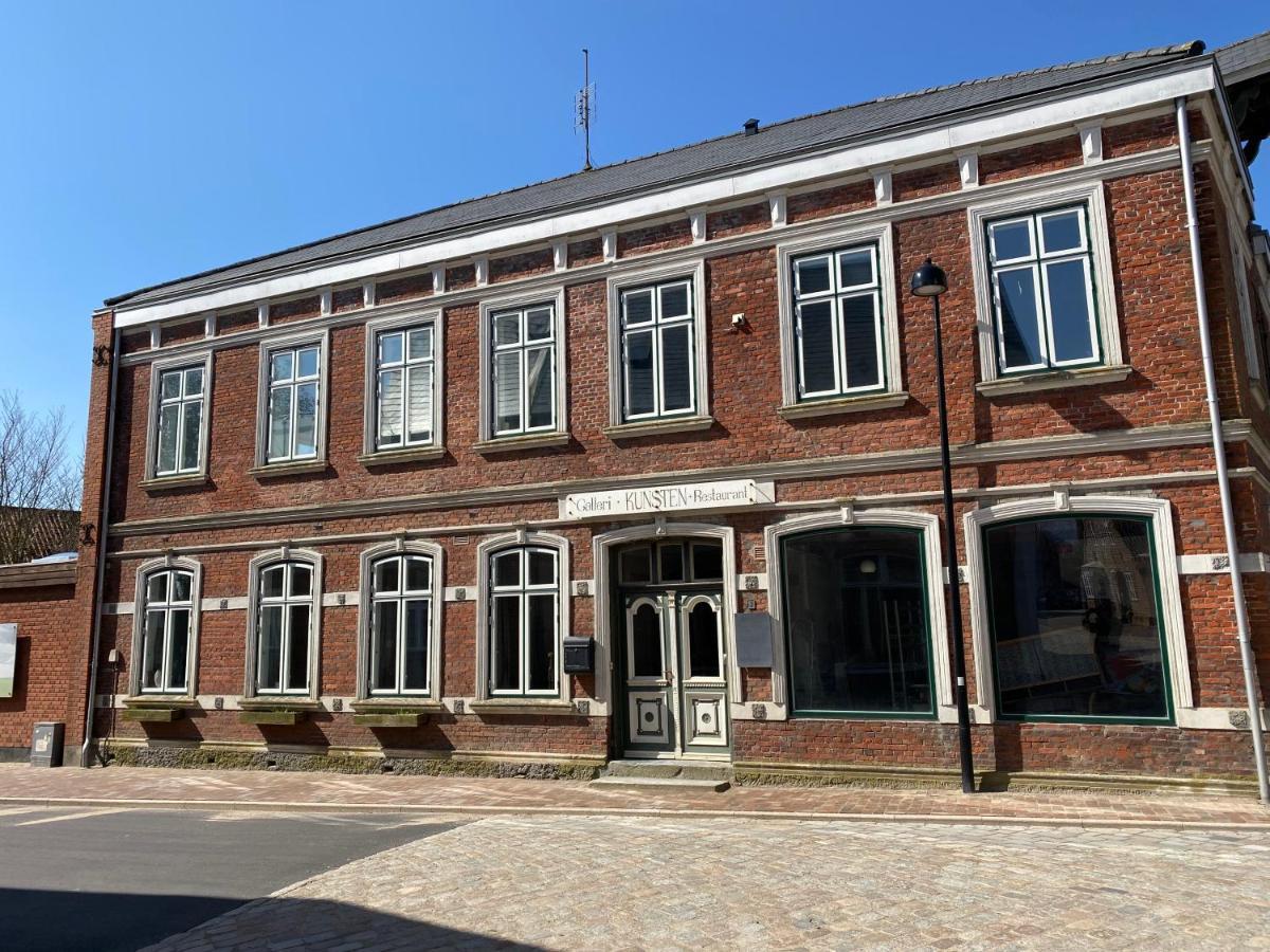 Gallery In The Heart Of Apartment Hojer
